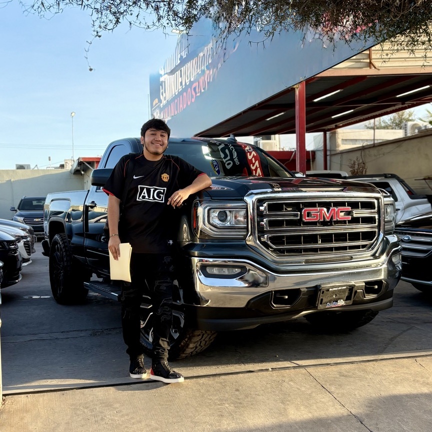 Cliente con GMC Sierra